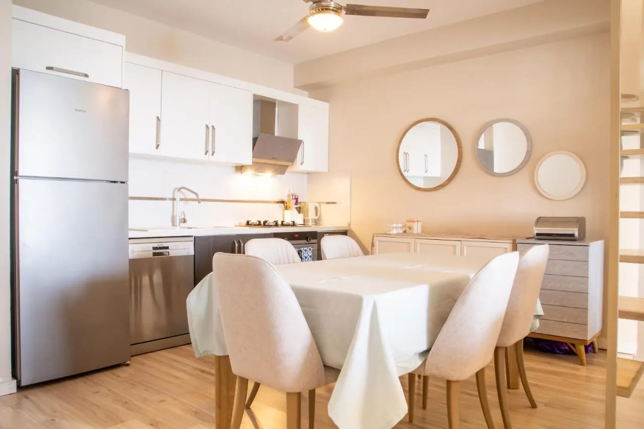 Spacious Perfect Flat With Private Pool Apartamento Kusadası