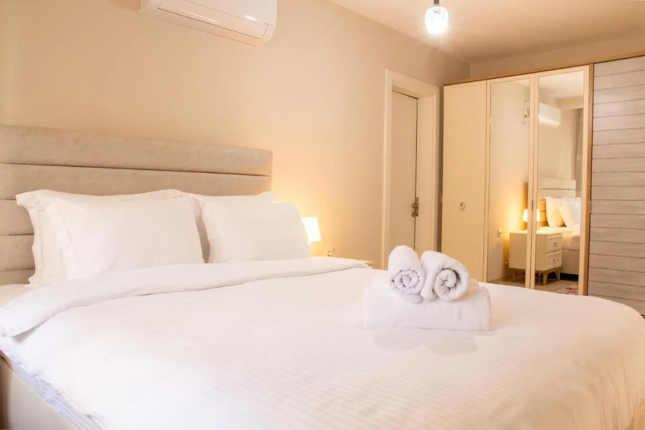 Spacious Perfect Flat With Private Pool Apartamento Kusadası